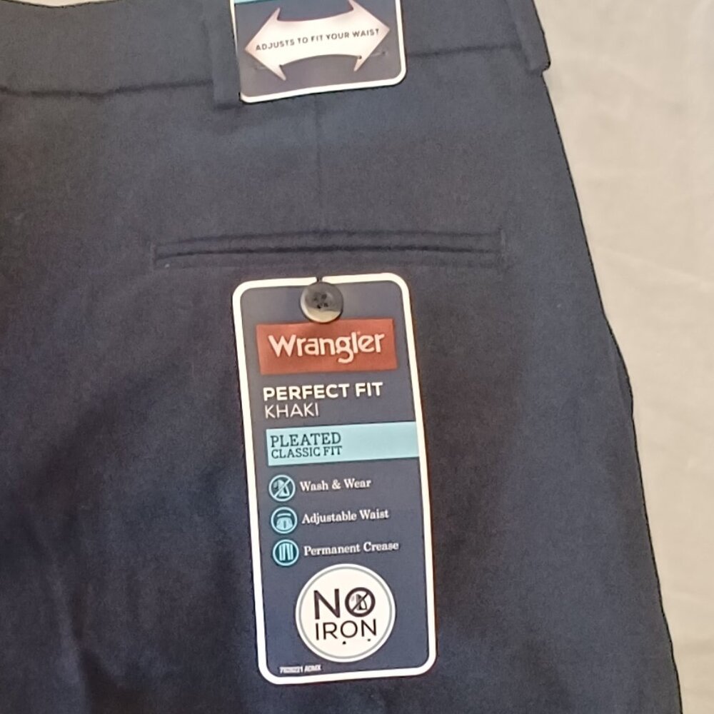 NWT Mens Wrangler Size 38x30 Flat Front No Iron Perfect Fit Khaki Pants Black - Picture 11 of 12